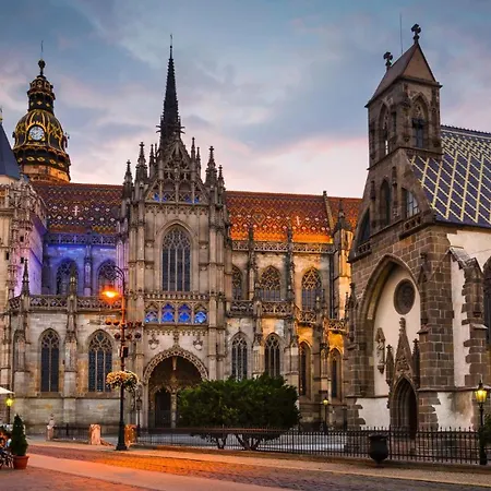 דירה Alma Downtown